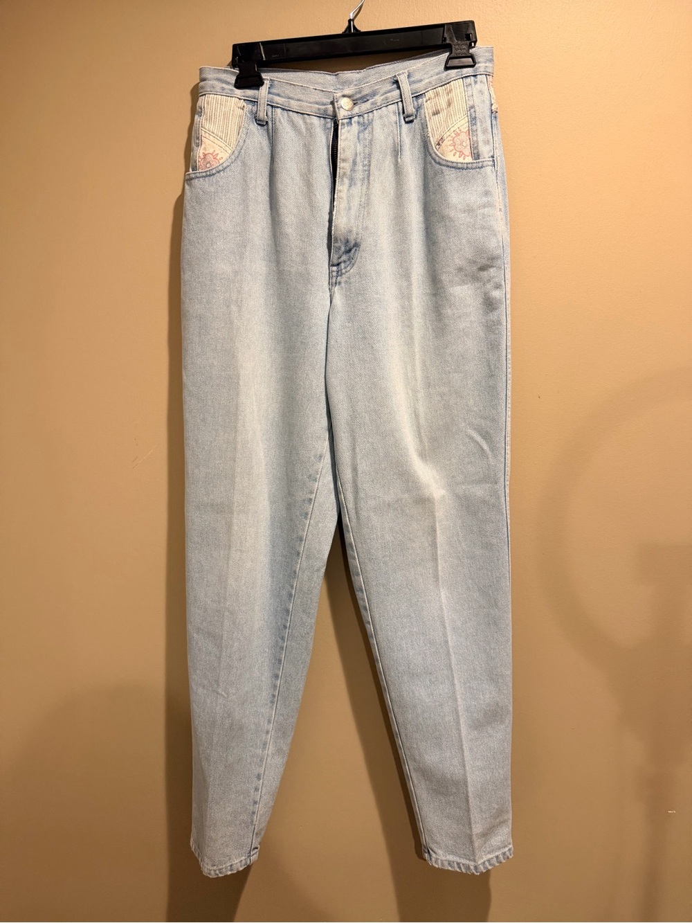 High-Rise Light Blue Women’s Jeans with Subtle Fading